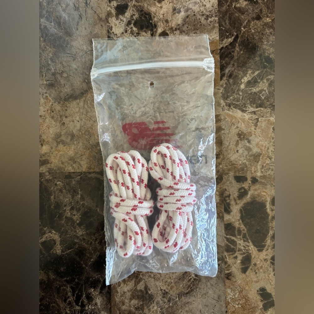 New Balance Shoe Laces FITS WOMEN’S Sz 6.5 Sneaker White/Red Shoestrings New - Picture 2 of 2